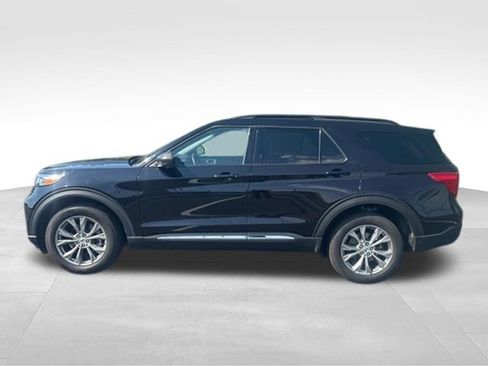 Used 2023 Ford Explorer XLT w/ Equipment Group 202A AWD/4WD image 2