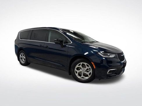 Used 2024 Chrysler Pacifica Limited w/ Trailer Tow Group image 42