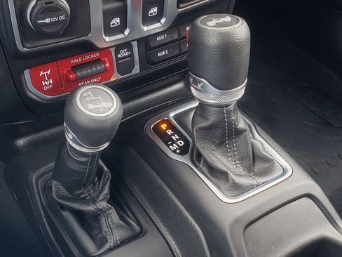 Used 2024 Jeep Wrangler Sport AWD/4WD image 19
