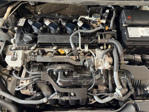 Used 2025 Toyota Corolla LE FWD image 30