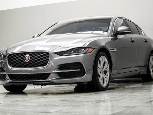 Used 2020 Jaguar XE S image 8
