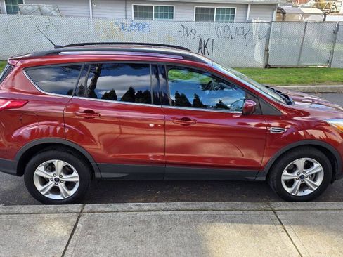 Used 2015 Ford Escape SE w/ Equipment Group 201A image 4