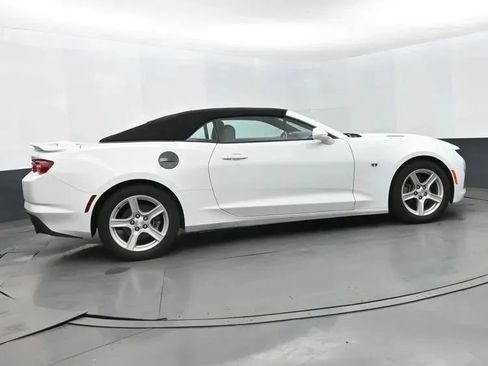 Used 2023 Chevrolet Camaro LT RWD image 4