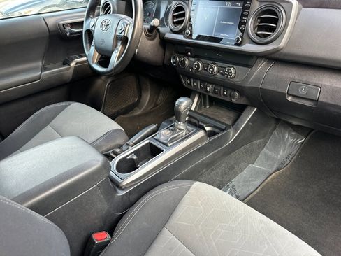 Used 2020 Toyota Tacoma TRD Off-Road w/ Technology Package image 14