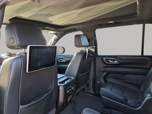 Used 2021 Chevrolet Suburban High Country image 18