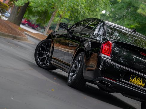 Used 2019 Chrysler 300 S w/ 300S Premium Group 2 RWD image 25