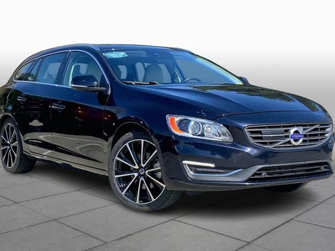 Used 2017 Volvo V60 T5 Platinum w/ Climate Package image 3