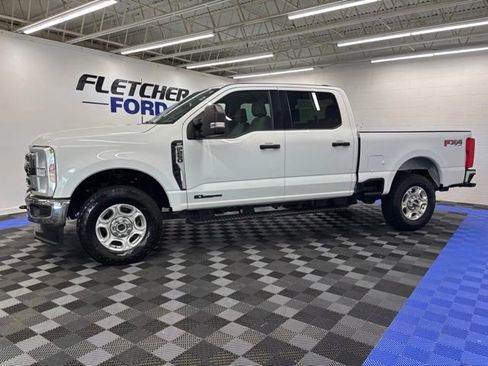 Used 2025 Ford F250 XLT w/ FX4 Off-Road Package AWD/4WD image 3