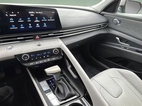 Used 2023 Hyundai Elantra Limited image 25