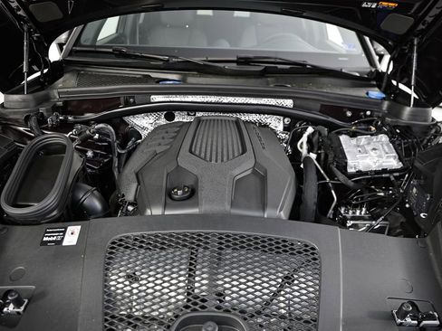Used 2026 Porsche Macan Turbo AWD/4WD image 33