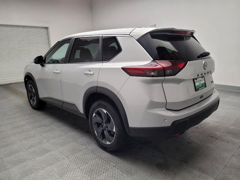 Used 2024 Nissan Rogue SV FWD image 5