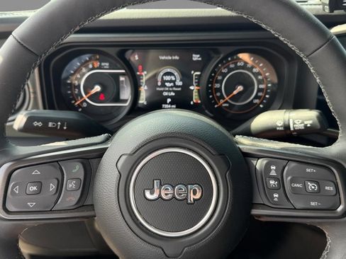 Used 2025 Jeep Gladiator Mojave w/ Safety Group AWD/4WD image 26