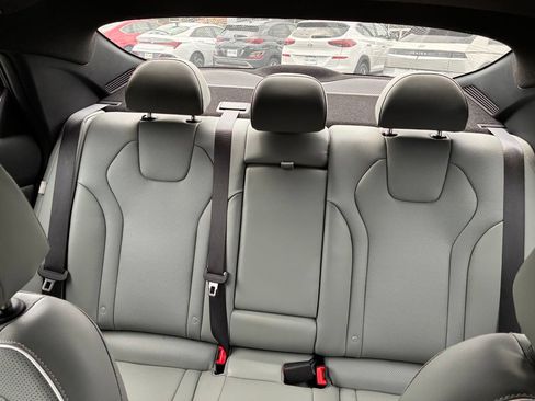 Used 2025 Hyundai Elantra Limited FWD image 11