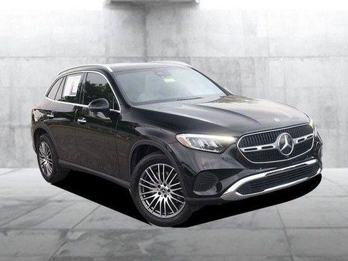 Used 2024 Mercedes-Benz GLC 300 4MATIC image 2