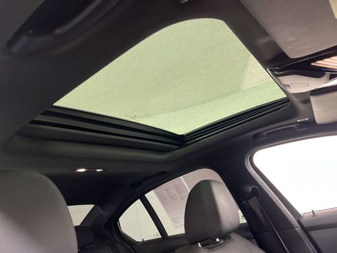 Used 2021 BMW 330i Sedan w/ M Sport Package image 5