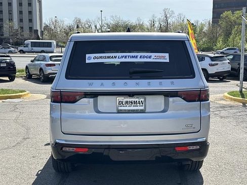 Certified 2024 Jeep Wagoneer Series II w/ Flexible Seating Group AWD/4WD image 4
