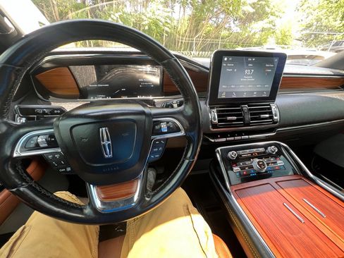 Used 2019 Lincoln Navigator Reserve AWD/4WD image 21