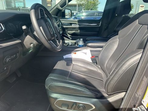 Used 2022 Jeep Wagoneer Series III w/ Flexible Seating Group AWD/4WD image 8
