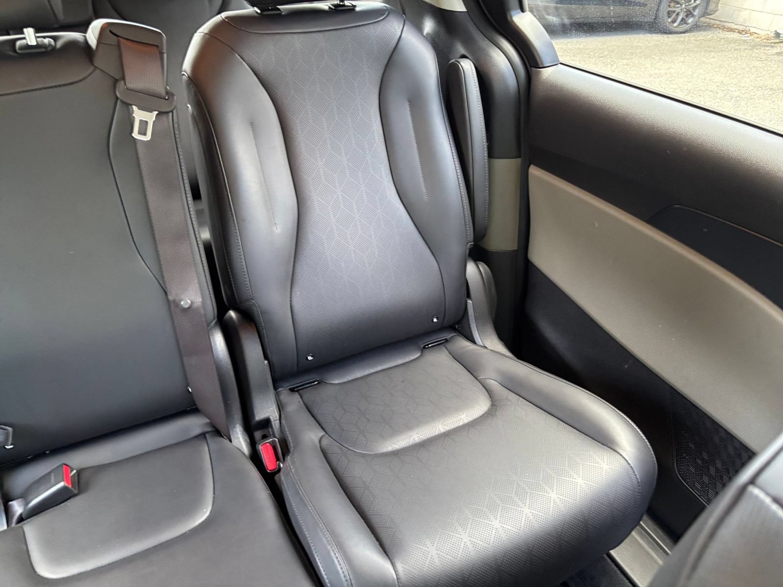 Used 2026 Kia Carnival FWD image 39