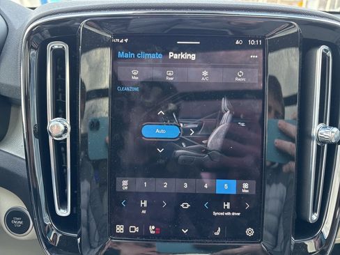 Certified 2025 Volvo XC40 B5 Ultra w/ Protection Package Premier image 23