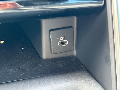 Used 2025 Land Rover Discovery Dynamic SE image 37