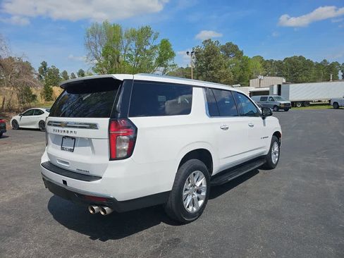 Used 2023 Chevrolet Suburban Premier image 3