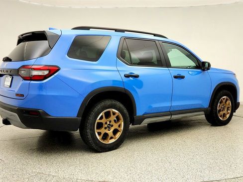 Used 2024 Honda Pilot TrailSport image 5