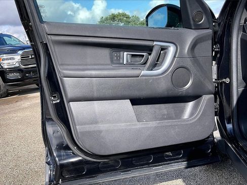 Used 2019 Land Rover Discovery Sport HSE image 17