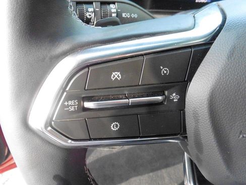 Used 2025 Chevrolet Traverse LT w/ Sun and Wheel Package image 16