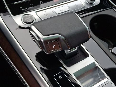 Used 2025 Audi Q8 Prestige w/ Prestige Package image 15