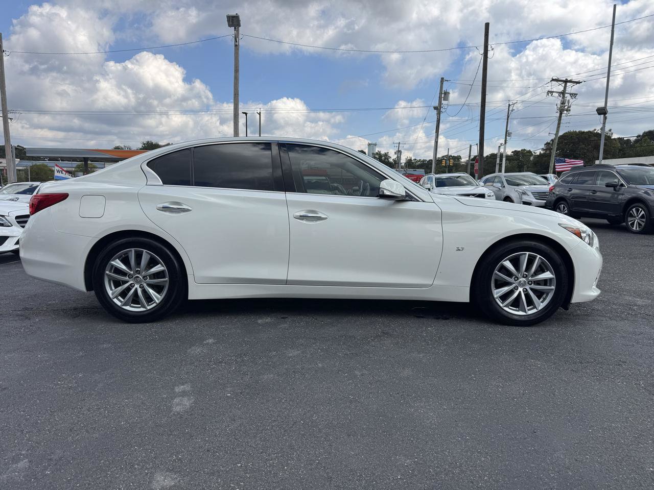 Used 2015 INFINITI Q50 w/ Moonroof Package RWD image 4