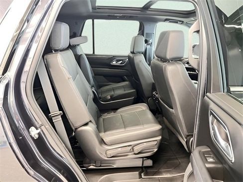 Used 2022 Chevrolet Tahoe LT w/ LT Signature Package image 11