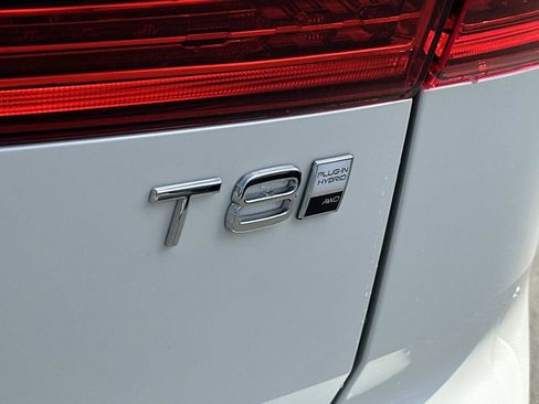 Certified 2025 Volvo XC60 T8 Plus w/ Protection Package Premier image 28