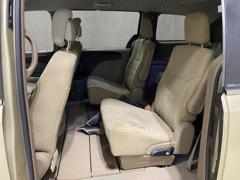 Used 2011 Chrysler Town & Country Touring w/ Entertainment Group #1 FWD image 24