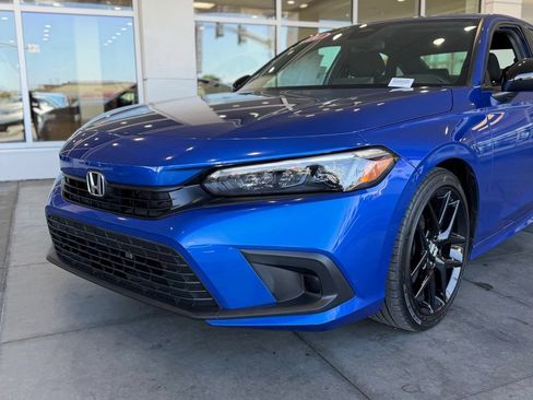 Used 2024 Honda Civic Sport image 3