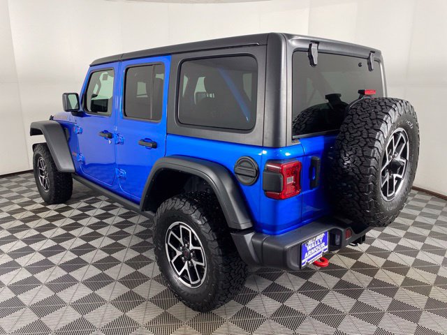 Used 2025 Jeep Wrangler Unlimited Rubicon w/ Convenience Group AWD/4WD image 9