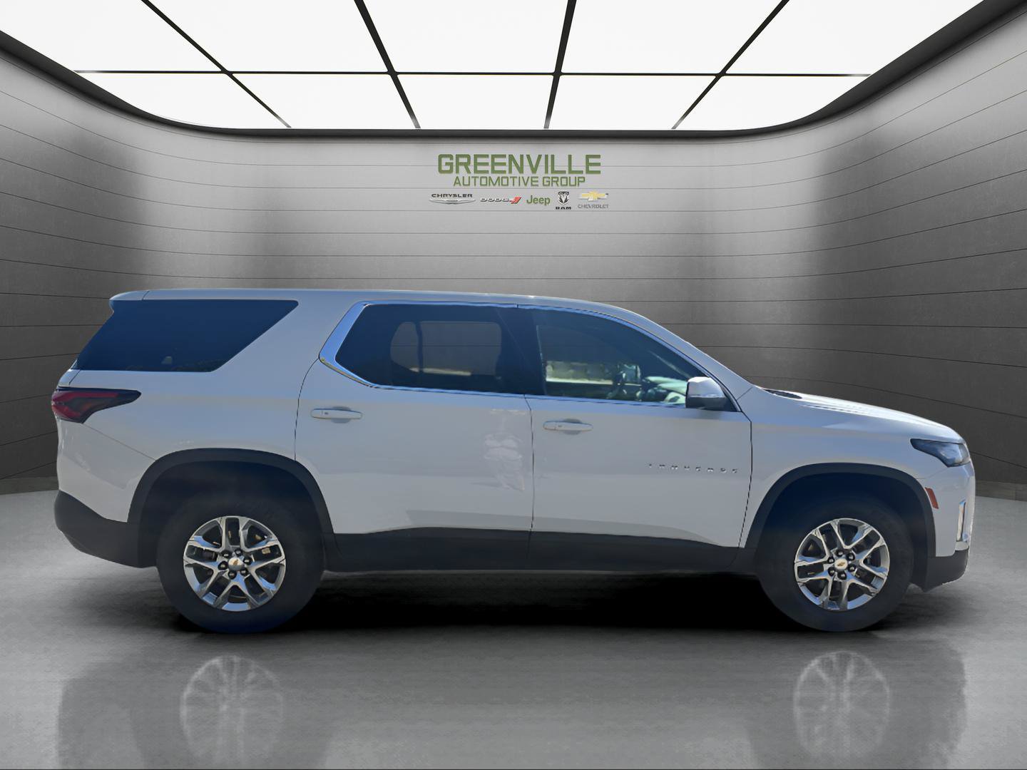 Used 2023 Chevrolet Traverse LS FWD image 4