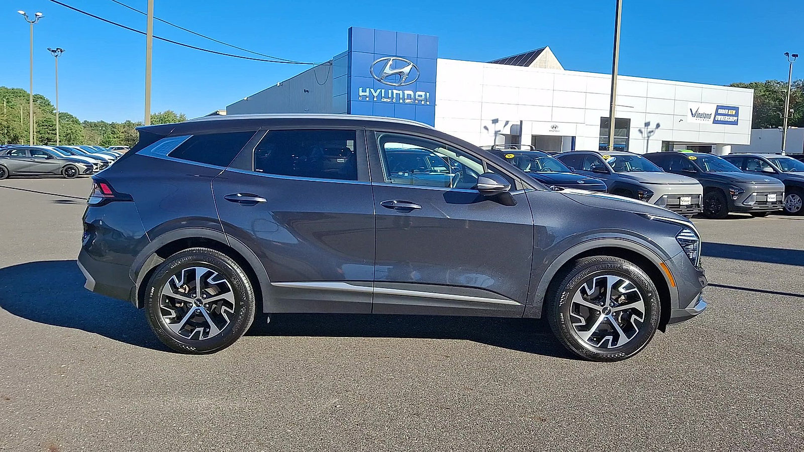 Used 2024 Kia Sportage EX AWD/4WD image 9
