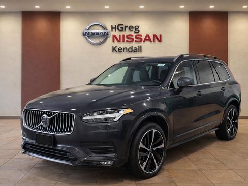 Used 2021 Volvo XC90 T6 Momentum w/ Climate Package AWD/4WD image 3