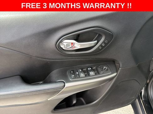 Used 2019 Jeep Cherokee Limited AWD/4WD image 12