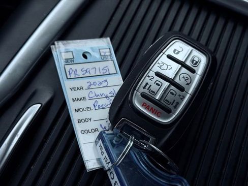Used 2023 Chrysler Pacifica Touring-L FWD image 42