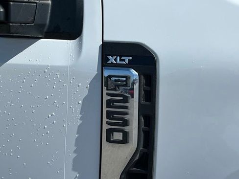 Used 2024 Ford F250 XLT w/ FX4 Off-Road Package AWD/4WD image 9