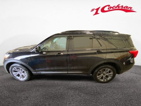 Used 2023 Ford Explorer XLT w/ Equipment Group 202A image 4