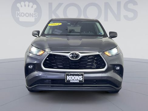 Used 2024 Toyota Highlander LE AWD/4WD image 11