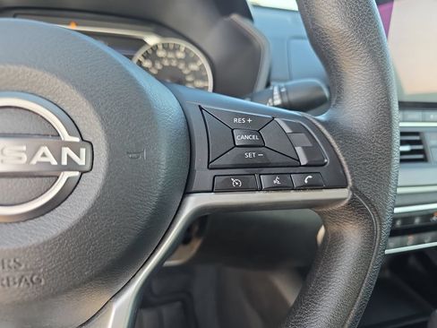 Used 2024 Nissan Altima 2.5 SV FWD image 17