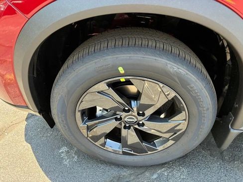 Used 2025 Nissan Rogue SV AWD/4WD image 9