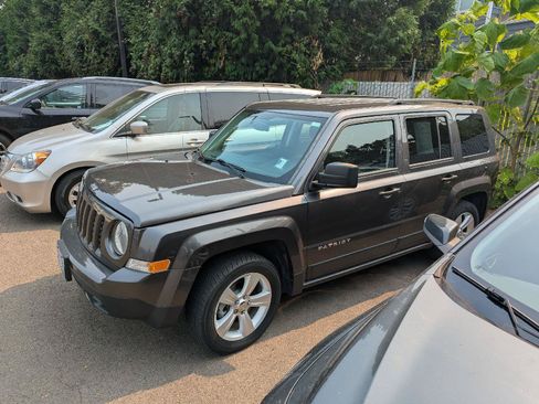 Used 2014 Jeep Patriot Latitude FWD image 2
