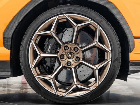Used 2024 Lamborghini Urus Performante AWD/4WD image 52