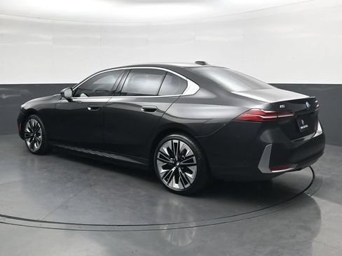 Used 2025 BMW i5 eDrive40i w/ Premium Package RWD image 7