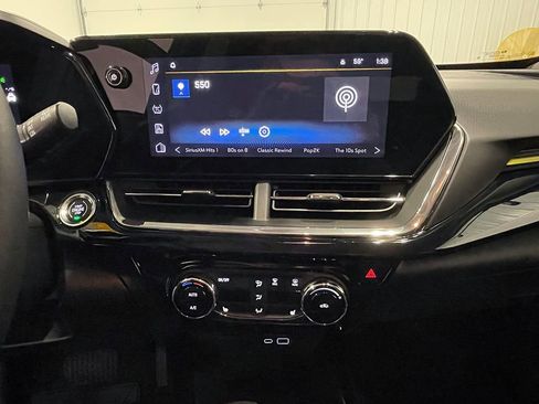 Used 2025 Chevrolet Trax ACTIV FWD image 33